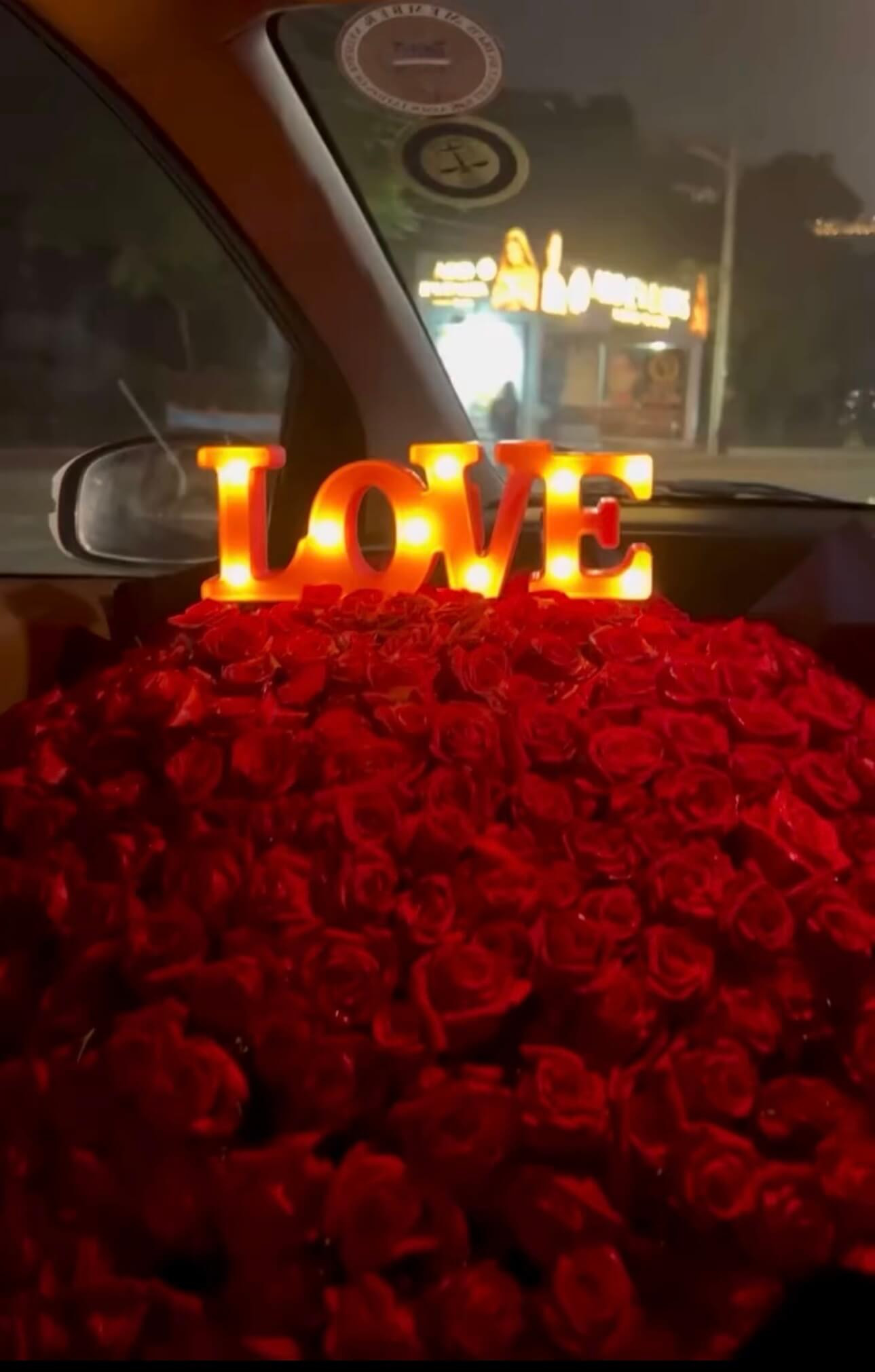 5 feet rose bouquet